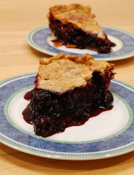 The BEST Blackberry Raspberry Pie... I even used store bought crust and frozen berries and it was soo good!! Blackberry Raspberry Pie, Black Raspberry Pie, Vanilla Pie, Pie Making, Homemade Crust, Just Pies, Pie Thanksgiving, Blackberry Pie, Pie Baking