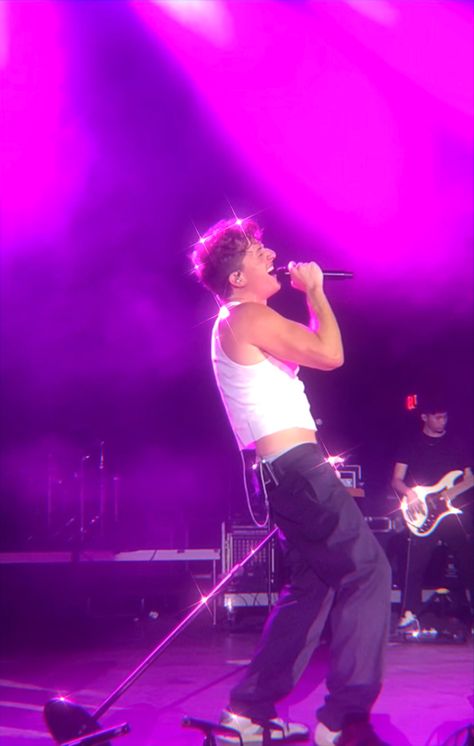 Charlie Puth Concert Outfit, Charlie Puth Concert, Summer Music, Charlie Puth, Edgy Wallpaper, Concert Outfit, Musician, Concert, Birthday