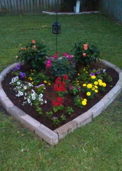 38 unique ideas for mini flower beds that require minimal care| My desired home Potted Plant Landscape Ideas, Small Memorial Garden Ideas, Memorial Garden Ideas, Easy Garden Ideas Landscaping, Flower Garden Decorations, Pet Memorial Garden, Front Garden Landscape, Rock Garden Design, Backyard Garden Landscape