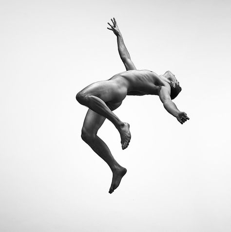 Giles Revell Avaunt Magazine 2015 Jumping Pose Reference, Male Art Photography, Jumping Poses, Movement Photography, Suspended Animation, Life Drawing Reference, Human Anatomy Drawing, Art Of Man, Anatomy Poses