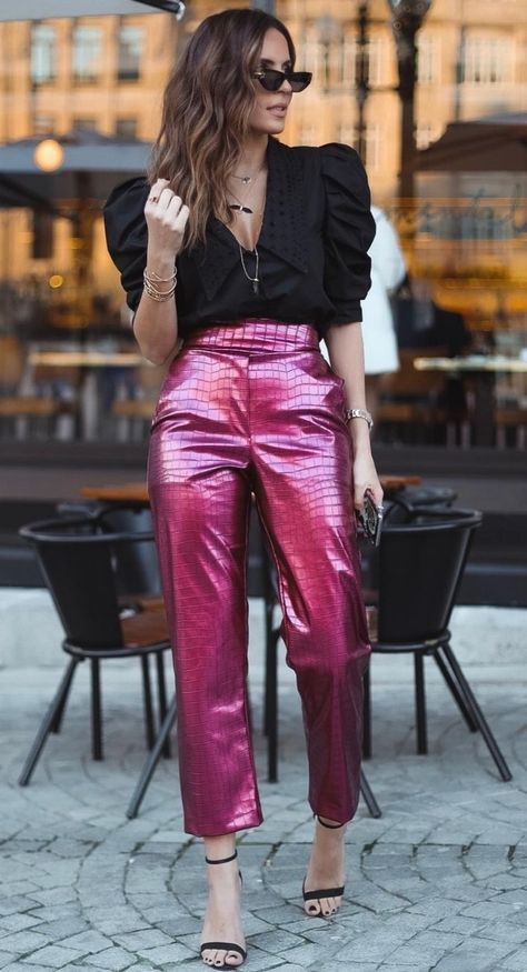 Magenta Shoes Outfit, Pink Rockstar Outfit, Metallic Outfit Ideas Party, Pink Metallic Pants Outfit, Gold Sequin Top Outfit, Ideas De Outfits Juveniles, Silky Pants Outfit, Pink Metallic Pants, Metallic Pants Outfit