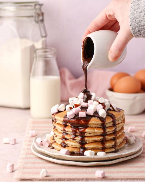 Fluffy american style pancakes topped with marshmallows and Nutella sauce (Nutella mixed with boiling water). Marshmallow Pancakes, Nutella Sauce, American Style Pancakes, American Pancakes, Boiling Water, Marshmallows, Whipped Cream, American Style, Nutella