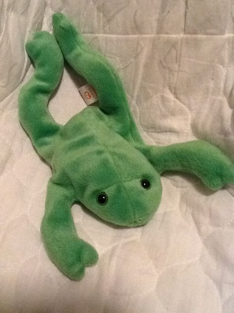 Legs - Ty beanie baby frog Frog Stuffed Animal Aesthetic, How To Make A Frog Plushie, Frog Plushie Diy, Frog Plushie, Baby Frog, Handmade Plushies, Cute Sewing Projects, Pinterest Diy Crafts, Plushie Patterns