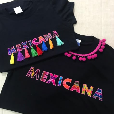 91 Me gusta, 11 comentarios - ᏞᎪ mᎪᎶᎪ (@la_maga_boutique_artesanal) en Instagram: "Playeras hechas para todas las tallas!!! No te quedes sin la tuya!!! #hechoamano #consumelocal…" Mexican Theme Party Outfit, Outfit Mexicano, Mexican Style Dresses, Mexican Shirts, Mexican Fashion, Mexican Outfit, Shirt Embroidery, Couple Shirts, Fashion Boutique