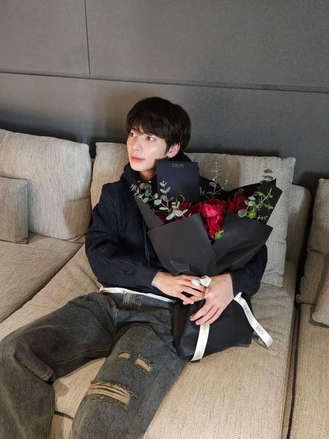 Taehyun txt! Taehyun Instagram, Kang Taehyun, Txt Taehyun, Blue Springs, Twitter Update, Its My Birthday, Boyfriend Material, Boy Bands, Flowers Bouquet