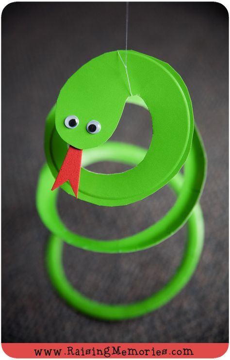 Paper Plate Snake Craft Tutorial Snake Puppet, Snake Craft, Abc Preschool, Snake Crafts, Snake Party, Puppet Craft, Bible School Crafts, Puppet Crafts, Origami Paper Art