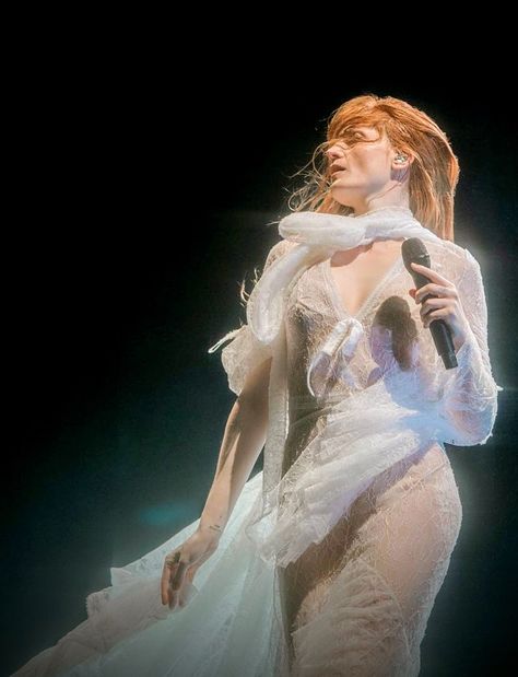 Arm In The Air Reference, Florence And The Machine Outfits, Lungs Florence And The Machine, Florence Welsh Aesthetic, Florence + The Machine, Florence Welch Aesthetic, Florence And The Machine Aesthetic, Performing Aesthetic, Boardmasters Festival