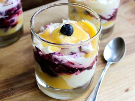 A classic British dessert that's light and sweet-tart, made with blueberry compote and fresh lemon curd. Fool Recipe, Fruit Fool, Pizza Sugar Cookie, English Desserts, British Desserts, Custard Desserts, Trifle Dish, Blueberry Compote, Fruit Dessert Recipes