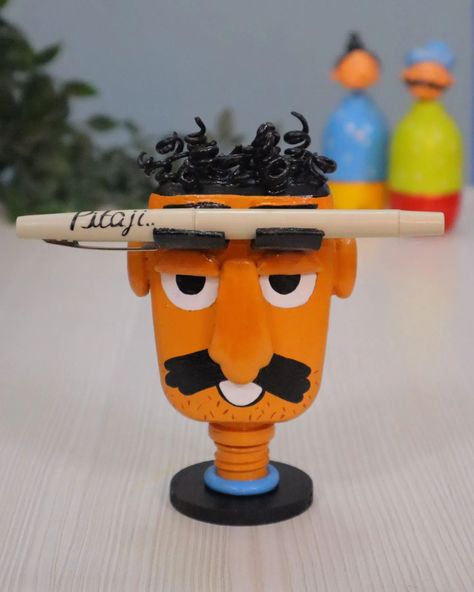 Happy Father's Day ❤️😁 #penholder #fathersdaygifts #fathersdaycraft Creative Book Covers, Fathersday Crafts, Clay Magnets, Clay Wall Art, Art And Craft Videos, Bird Crafts, Craft Sale, Craft Videos, Bracelet Crafts