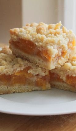 peach crumb bars Peach Crumb Bars, Blondies Bars, Peach Crumble Bars, Caramel Blondies, White Chocolate Caramel, Crumb Bars, Peach Dessert Recipes, Apricot Recipes, Peach Crumble