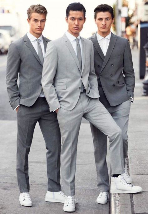 men suit Don't do this  sneaker street style trend Terno Slim, Suits And Sneakers, Men In Suits, Sneaker Trend, Sneakers Street Style, Fashion Forecasting, Mens Fashion Smart, Nike Vintage, Foto Poses