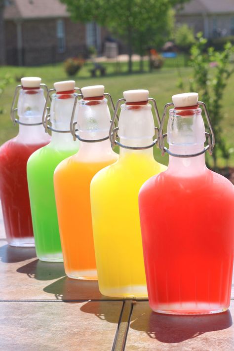 Skittle Vodka, Skittles Vodka, Vodka Gummy Bears, Glace Fruit, Flavored Alcohol, Homemade Liquor, Liquor Recipes, Vodka Brands, Moonshine Recipes