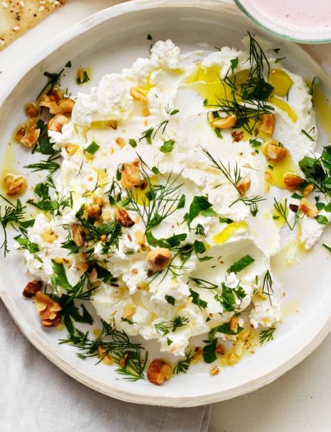 Labneh Recipe, Doner Kebab, Middle Eastern Dishes, Nut Recipes, Eastern Cuisine, Lebanese Recipes, Moroccan Food, Finger Food Appetizers, Middle Eastern Recipes