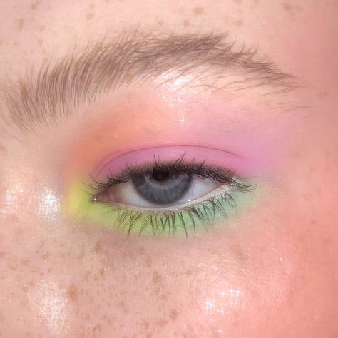 Радужный макияж, пастельный макияж, идея для макияжа, макияж феи, Rainbow makeup, pastel makeup, makeup idea, fairy makeup Experimental Nail Art, Battle Makeup, Funky Eyeshadow, Watercolor Eyeshadow, Pastel Eyeshadow Looks, Pastel Makeup Looks, Fun Eyeshadow, Pastel Eyeshadow, Funky Makeup