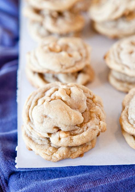 Puffy Vanilla and Peanut Butter Chip Cookies Peanut Butter Chip Cookies, Averie Cooks, Chewy Peanut Butter Cookies, Crinkle Cookies, Vanilla Cookies, Peanut Butter Chips, Yummy Sweets, How Sweet Eats, Eat Dessert