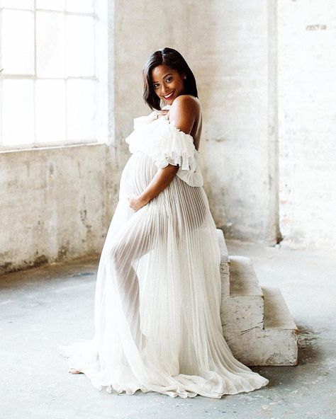 Prego Photoshoot, Off Shoulder Maternity Dress, Studio Maternity Shoot, Maternity Picture Outfits, Dresses For Photoshoot, Maternity Dresses Photography, Maternity Photo Outfits, Maternity Photography Poses Couple, White Maternity Dresses