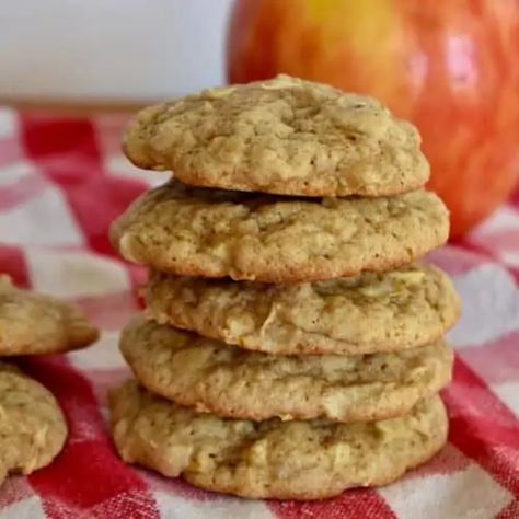 Custard Cookies, Apple Spice Cake, Amaretti Cookies, Apple Spice, Apple Cookies, Soft Chocolate Chip Cookies, Apple Pie Spice, Healthy Sugar, Spice Cookies