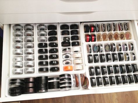 let’s get organized–makeup Makeup Storage Hacks, Diy Makeup Organizer, Koleksi Makeup, Rangement Makeup, Makeup Organization Diy, Makeup Organization Vanity, Nail Salon Design, Artist Tips, Cheap Storage