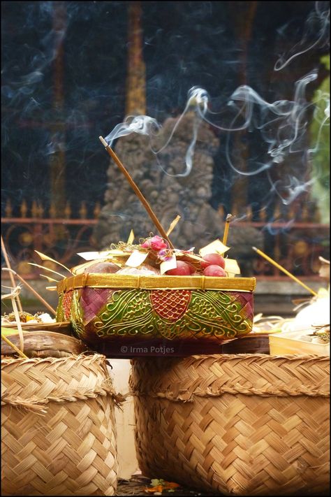 Bali Offerings, Balinese Art, Bali Baby, Bali Lombok, Dutch East Indies, Gili Island, Bali Island, Bucket Lists, Bali Travel