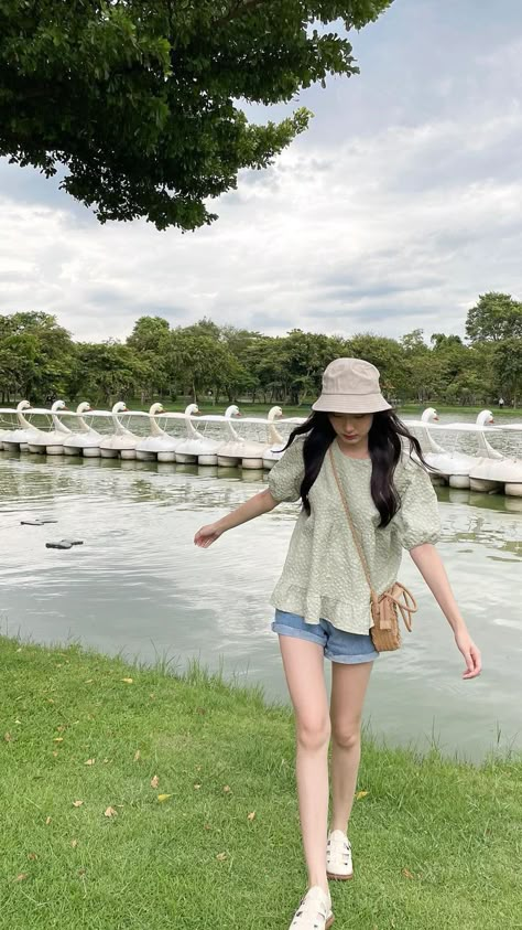 𝗣𝗹𝗲𝗮𝘀𝗲 , 𝗴𝗶𝘃𝗲 𝗰𝗿𝗲𝗱𝗶𝘁𝘀 𝗶𝗳 𝘆𝗼𝘂 𝗿𝗲𝗽𝗼𝘀𝘁 𝗼𝗿 𝗲𝘁𝗰 Summer Korean Outfits, Ootd Korean, Outfit Korean Style, Chinese Fashion Street, Outfit Korean, Kawaii Fashion Outfits, Fashionista Clothes, Korean Fashion Trends, Korean Street Fashion