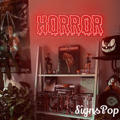 👹Dive into the darkness with our Horror Addict Neon Sign! Illuminate your obsession for the spooky and eerie. 💀Unleash the horror vibes with style. Ideal for horror fanatics, haunted house enthusiasts, and lovers of the macabre. Illuminate your space with an eerie glow, perfect for home theaters, horror-themed bars, and haunted attractions. Whether it's a Halloween party or a movie night, let this sign cast its haunting spell. From haunted houses to horror sanctuaries, the 'Horror Addict ' neo Slasher Room Aesthetic, Horror Movie Display, Horror Neon Sign, Horror Movie Wall Decor, Horror Themed House, Horror Gaming Setup, Vintage Horror Decor, Horror Theme Bedroom, Horror Decor Ideas