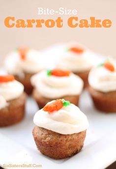 Bite-Size Carrot Cake  - 19 Tiny Desserts You Can Eat In One Bite Football Breakfast, Thanksgiving Picnic, Mini Thanksgiving Desserts, Coffee Bistro, Dessert Bord, Tiny Desserts, Dips Appetizers, Tiny Bites, Finger Desserts