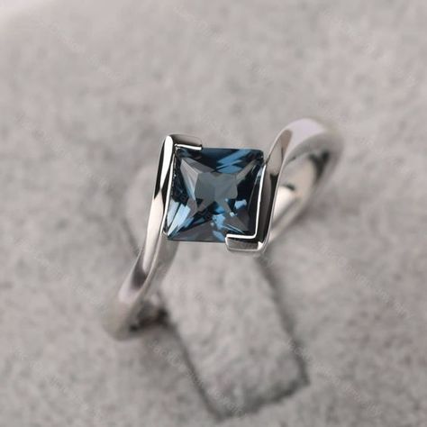 Silver Rings With Blue Stones, Ring With Blue Stone, Minimalist Promise Ring, Square Stone Ring, Simple Ring Design, November Birthstone Ring, Fancy Jewelry Necklace, Blue Stone Ring, London Blue Topaz Ring