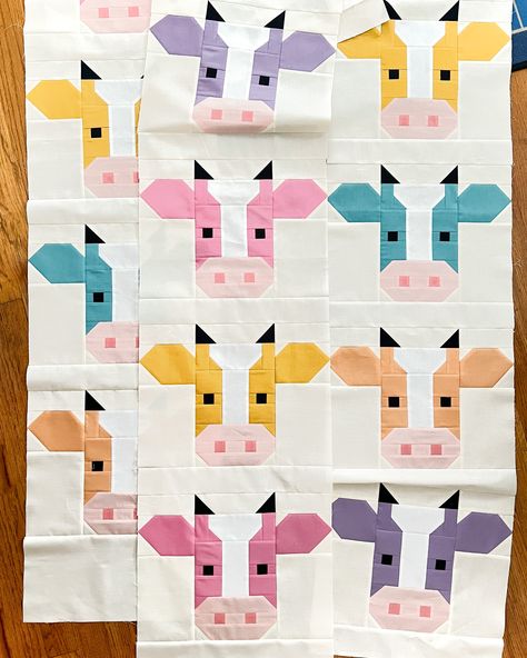 Cow Quilt Pattern, Cow Quilt, Farm Quilt Patterns, Farm Quilt, Sewing Machine Projects, Cow Design, Layer Cakes, Paper Patterns, Animal Quilts