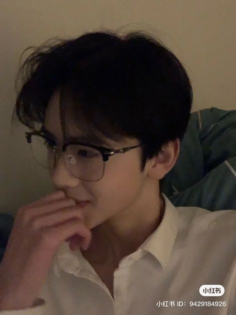 Cute Nerd Guy Aesthetic, Asian Nerd Guy, Asian Guy Aesthetic, Nerd Guy Aesthetic, Boys Aesthetic Outfits, Nerd Aesthetic, Night Club Aesthetic, Cute Nerd, Boys Glasses