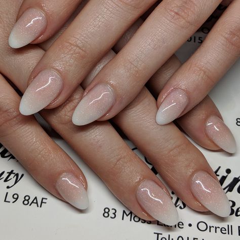 Ombré French Tip Round, Natural Almond Nails Fall, French Tip Ombre Nails Almond, French Ombre Nails Almond, Holiday Ombre Nails, Powder Ombre Nails, Platinum Nails, Ombre French Manicure, Ombré French