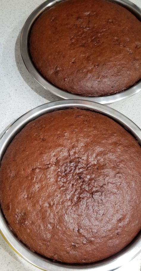 chocolate banana cake Using Ripe Bananas, Cake Without Eggs, Yummy Breakfast Smoothies, Rasgulla Recipe, Banana Butter, Chocolate Banana Cake, Baking Treats, Cake From Scratch, Chocolate Banana Muffins