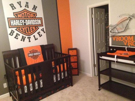 Www.sewunexpectedthreads.etsy.com Harley Davidson Biker crib bedding Harley Davidson Nursery, Harley Davidson Baby Shower, Motorcycle Nursery, Harley Baby, Harley Davidson Baby, Boy Nursery Themes, Baby Boy Nursery Themes, Halloween Coustumes, Tool Bench