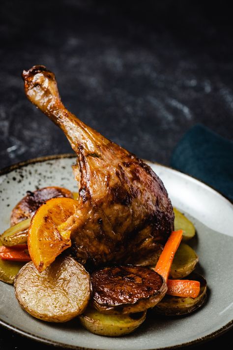 Duck Leg Recipes, Duck Confit Recipe, Confit Duck Leg, Gastronomic Food, Roasted Duck Recipes, Mixture Recipe, Gourmet Food Plating, Culinary Cooking, Duck Confit