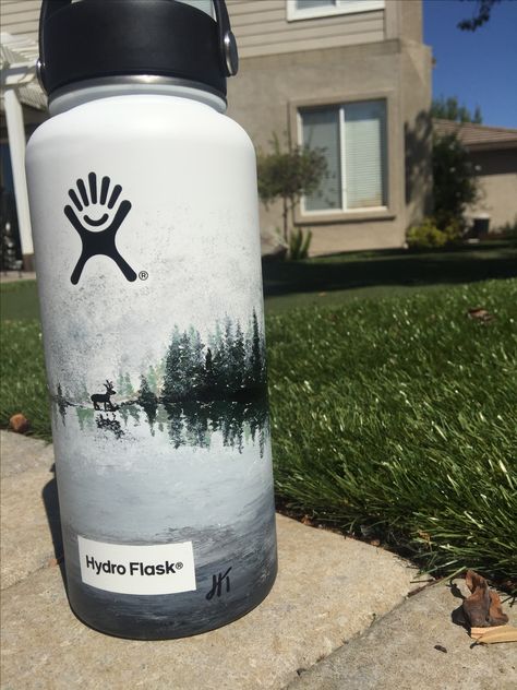 love doing these! #hydroflask Water Bottle Painting, Hydroflask Painting, Painted Water Bottle, Painted Hydroflask, Hydro Painting, Flask Art, Custom Hydro Flask, Hydro Flask Bottle, Water Bottle Art