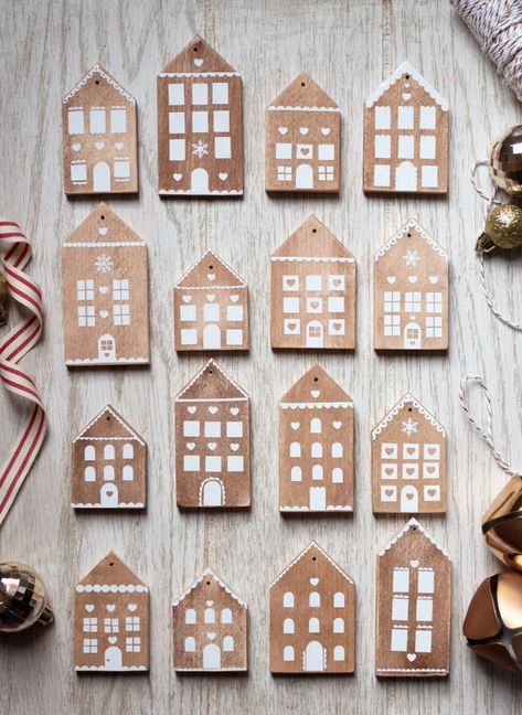 Wood House Decoration, Wood House Ornaments, Wooden House Ornaments, Wood Christmas Houses Diy, Diy Wooden Houses Christmas, Gingerbread House Ornaments Diy, Wood Houses Craft, Wood House Diy, Wooden Xmas Decorations