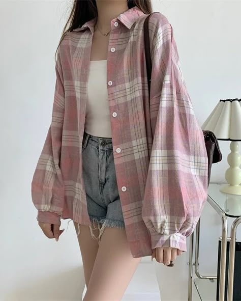 Grunge Fashion Outfits, Oversized Plaid Shirts, Plaid Shirt Women, Tartan Shirt, Fashion Teenage Girls, Check Shirts, Fashion 90s, Oversized Long Sleeve, 90s Grunge