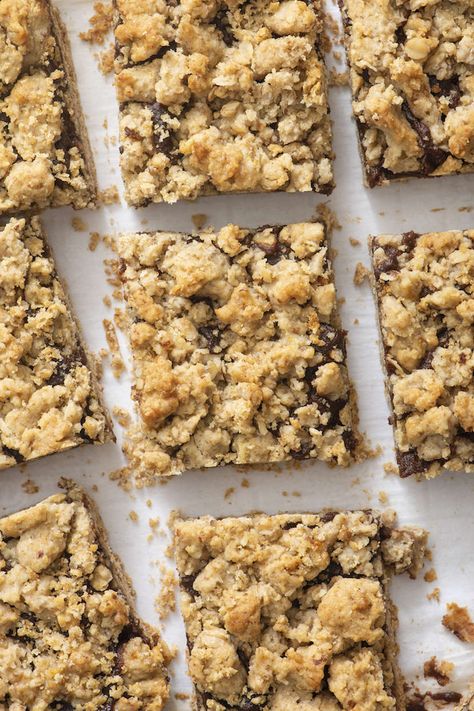 Fruit and Oat Crumble Bars | Weelicious Oat Squares, Jelly Bars, Date Bar, Ramadan Desserts, Shortbread Bars, Oat Crumble, Crumble Bars, Cookies Pastry, Light Desserts