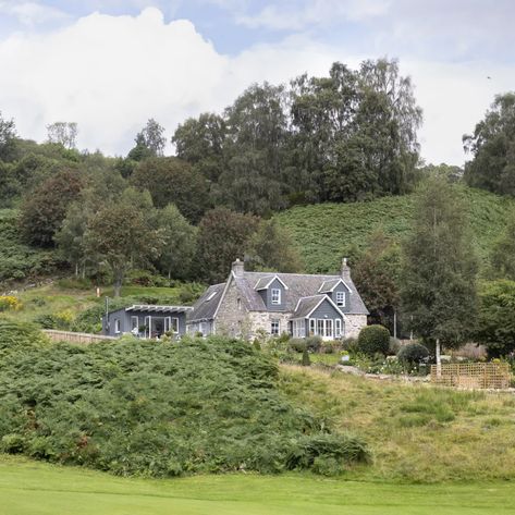 Scottish Cottage Interior, Highland Cottage, Beautiful House Images, Scottish Interiors, Scottish Cottage, Cottages Scotland, Scottish Cottages, Cottages By The Sea, Old Stone Houses