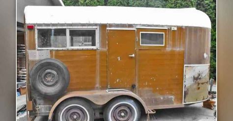 See this beat-up horse trailer transform into a cozy and functional camper trailer Horse Trailer Repurposed, Bench Dining Area, Old Horse Trailer Ideas, Camping In Horse Trailer, Vintage Horse Trailer, Horse In Trailer, Truck And Horse Trailer, Old Campers, Tiny Trailers