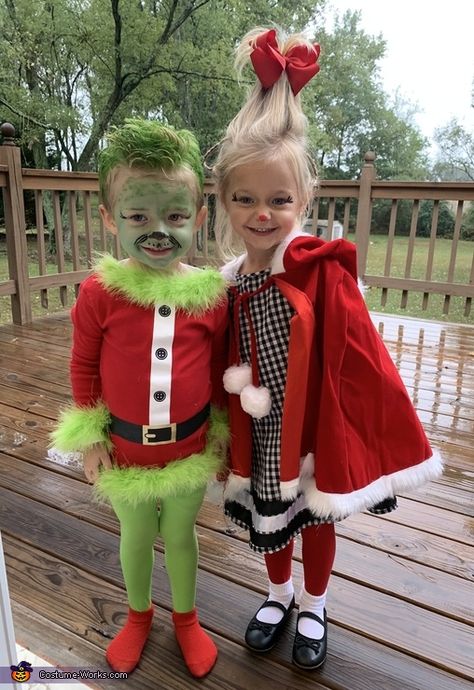 The Grinch & Cindy Lou Costume - 2019 Halloween Costume Contest Cindy Lou Costume, Diy Fantasia, Grinch Costumes, Sibling Halloween Costumes, Baby Grinch, Twin Halloween, Zucca Halloween, Cindy Lou, Idee Cosplay