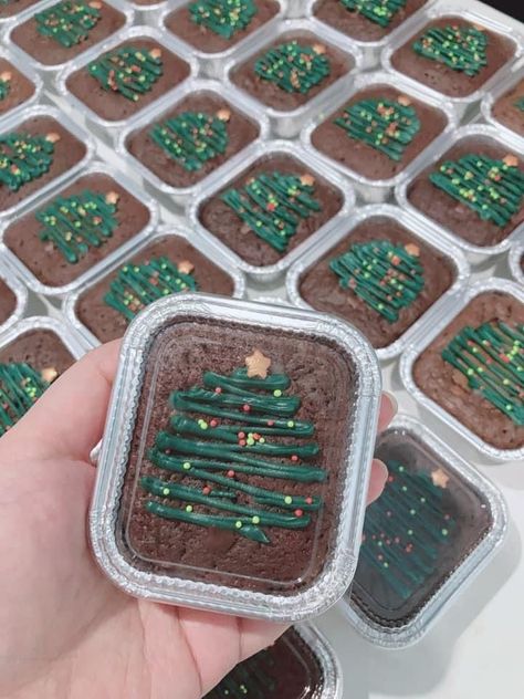 Mini Brownies, Mini Torte, Christmas Homescreen, Trendy Tree, Christmas Snacks, Christmas Cooking, Christmas Home Decor, Bake Sale, Christmas Goodies