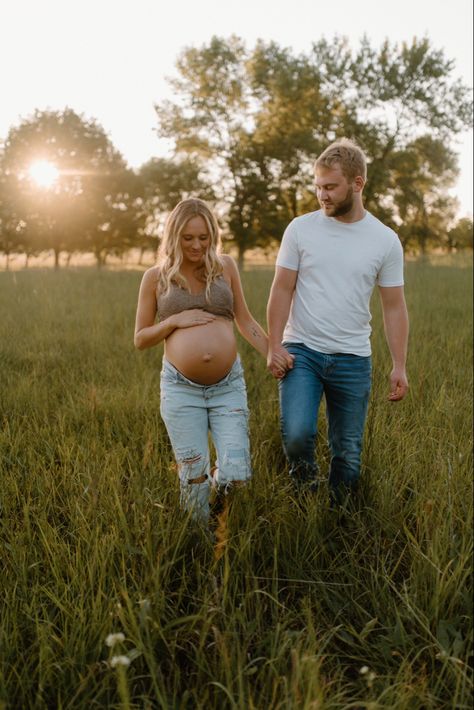 Apple Orchard Maternity Photos, Family Maternity Photoshoot, Sunset Maternity Photos, Maternity Photo Outfits, Mom Goals, Maternity Picture, Moms Goals, Kodak Moment, Maternity Pics