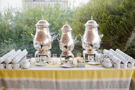 Coffee Bar Wedding, Buffet Wedding Reception, Wedding Drink Station, Coffee Tumblr, Tea Station, Frozen Coffee, Coffee Vintage, Breakfast And Brunch, Buffet Set