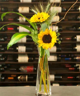 unique 3 flower bud vase floral design - Google Search Sunflower Bud Vase, Sunflower Bud, Sunflower Table Centerpieces, Tall Vase Centerpieces, Bud Vases Arrangements, Minimalist Centerpiece, Sunflower Wedding Decorations, Accent Flowers, Sunflower Vase