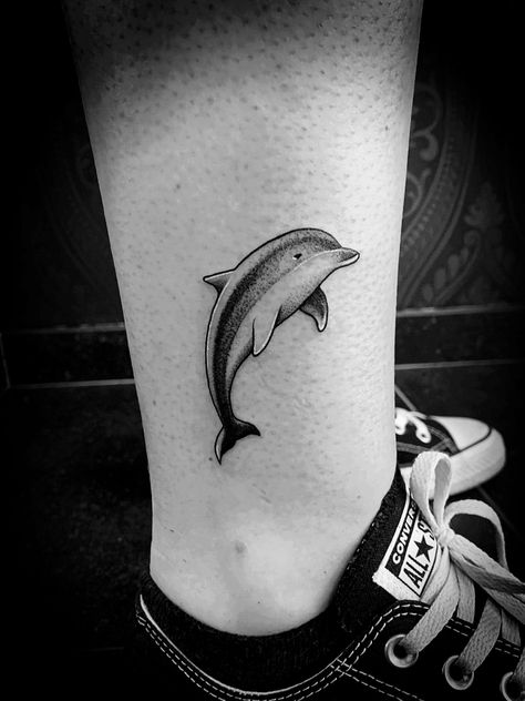 Dolphin Tattoo Men, Tattoo Ideas Dolphin Design, Dolphin Leg Tattoo, Two Dolphins Tattoo, Dolfin Tattoo Ideas, Small Dolphin Tattoo, Cool Dolphin Tattoo, Dolphin Tattoo For Women, Tattoos Dolphin