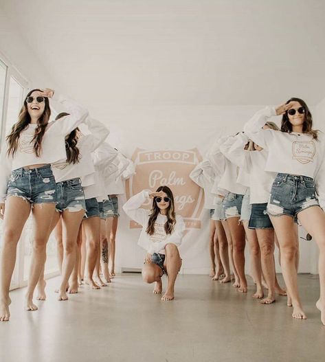 Photoshoot Bachelorette Party, Pre Wedding Bridesmaid Photos, Bachelorette Party Photo Poses, Bachelorette Party Photo Shoot, Bachelorette Party Photography, Bachelorette Photoshoot Ideas, Bachelorette Party Poses, Bridesmaid Bachelorette Outfit, Bachelorette Party Outfit For Bridesmaid