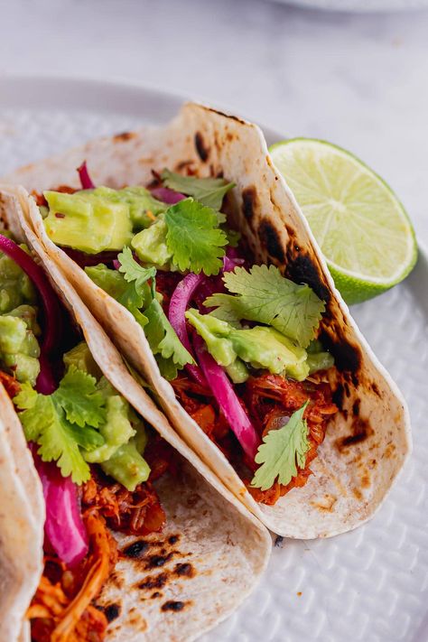 Mexican Inspired Dinner, Spicy Chipotle Sauce, Vegetarian Pasta Sauce, Taco Burrito, Vegan Pulled Pork, Jackfruit Tacos, Canned Jackfruit, Taco Taco, Veggie Tacos