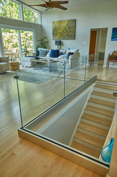 Glass Railing Interior Living Rooms, Glass Stairway Railings, Glass Railing Balcony Interior, Glass Balcony Railing Indoor, Plexiglass Railing Indoor, Glass Stair Railing Ideas Modern, Stair Glass Railing Ideas, Cool Railings For Stairs, Glass Indoor Railing