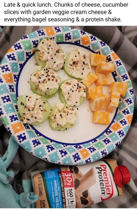 Healthy Snack To Take To Work, Low Carb Work Snacks, Snack Prep Ideas Healthy, Healthy Mcdonalds Recipes, Healthy Lunch Ideas For Teachers, Low Calorie Lunchables, On The Go Snacks For Adults, Work Food Ideas, Light Healthy Snacks