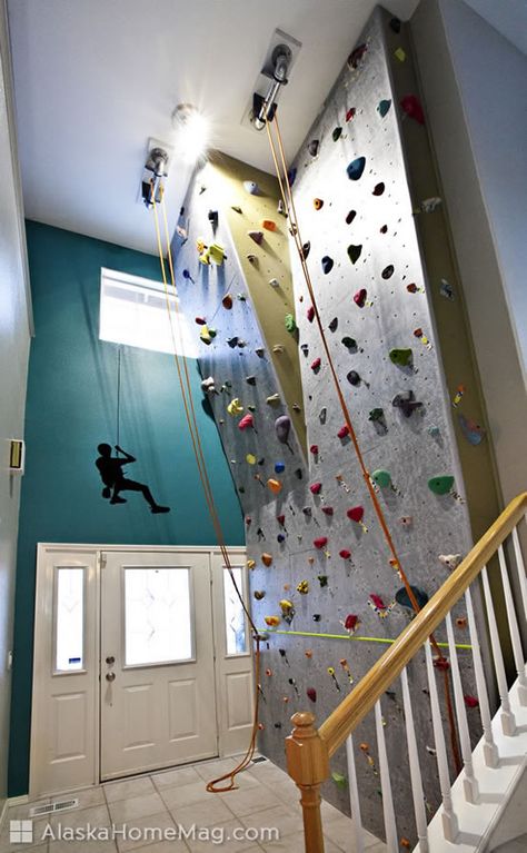 Garage Rock Climbing Wall, Home Rock Wall, Rock Climbing Wall In House, Home Rock Climbing Wall, Indoor Rock Wall, Rock Wall Climbing, Diy Climbing Wall, Home Architecture Design, Home Climbing Wall